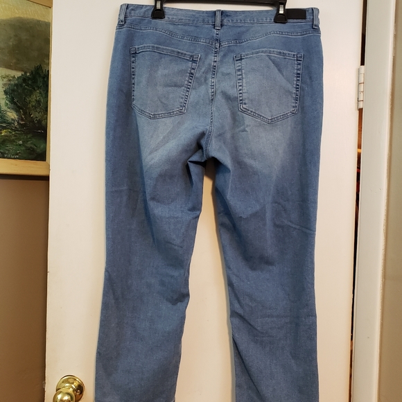 Jones of New York Lexington cuffed capri jeans - Picture 5 of 6